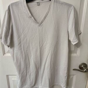 Uniqlo Men's Light Gray V-Neck T-Shirt